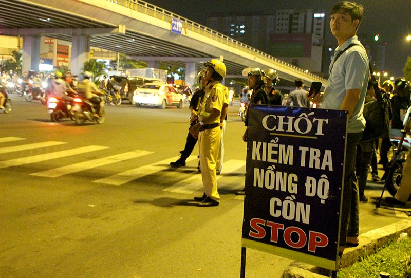 Lap chot xu ly nguoi say o Hang Xanh