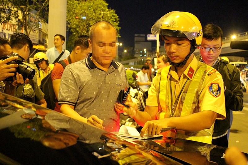 Lap chot xu ly nguoi say o Hang Xanh-Hinh-4