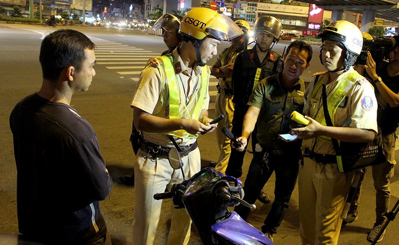 Lap chot xu ly nguoi say o Hang Xanh-Hinh-2