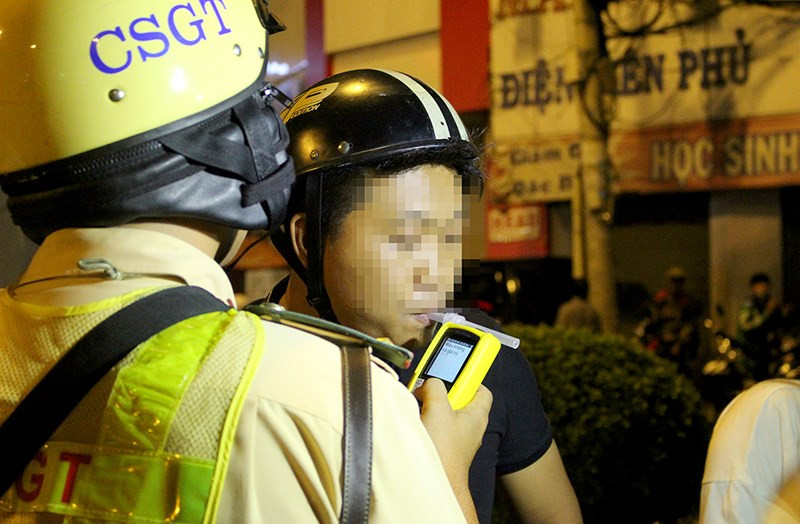 Lap chot xu ly nguoi say o Hang Xanh-Hinh-3