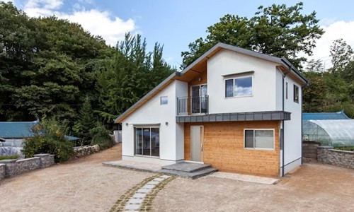 Nhà mái dốc theo phong cách Bắc Âu không có quá nhiều chi tiết phức tạp. Ảnh: Woodsun.