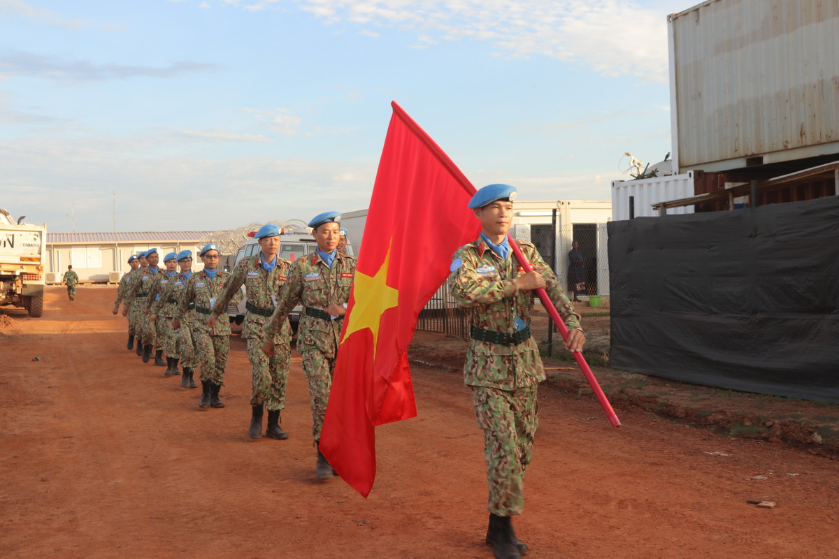 Nhung chien sy quan y mang hinh anh Viet Nam den ban be quoc te-Hinh-3