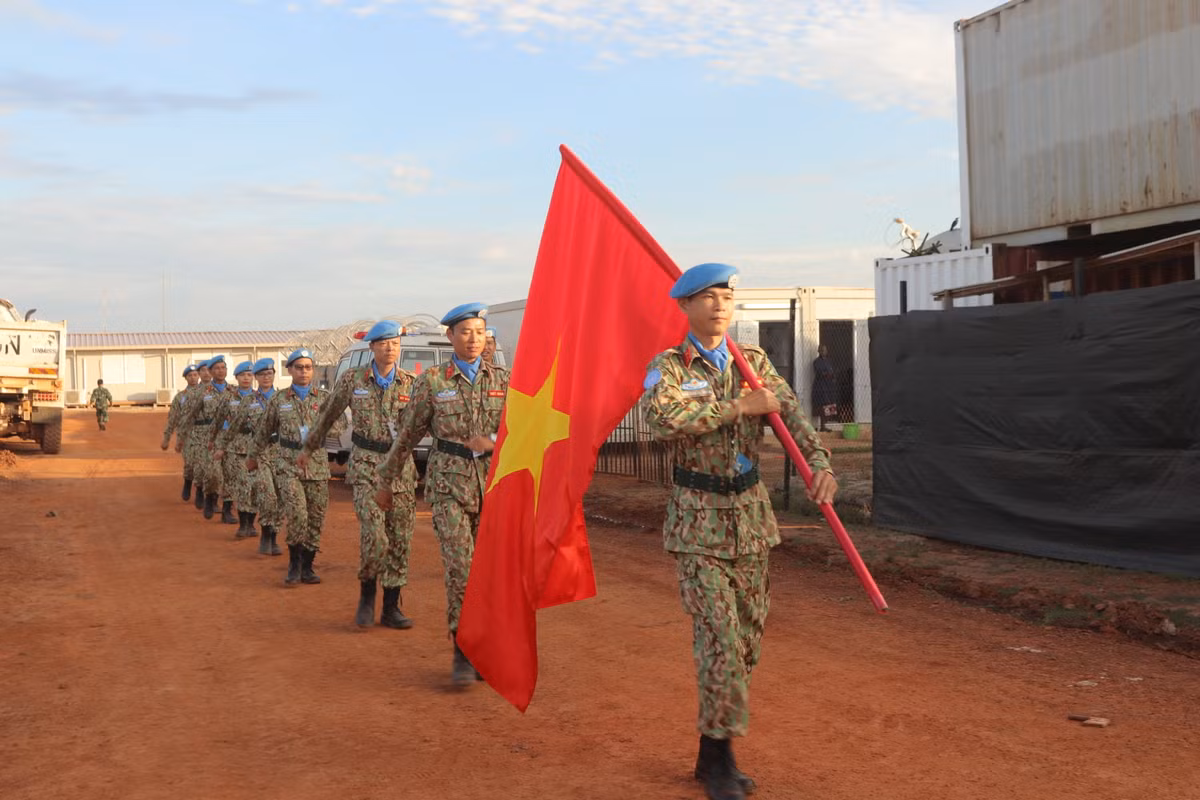 Nhung chien sy quan y mang hinh anh Viet Nam den ban be quoc te-Hinh-3