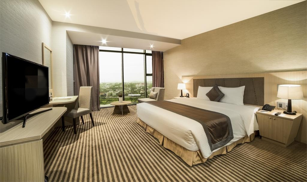 Du khách còn có thể thưởng ngoạn cảnh quan của thành phố Viêng Chăn từ tầng 11 và thưởng thức cà phê tại quán bar trên tầng 25. Ảnh: Booking.