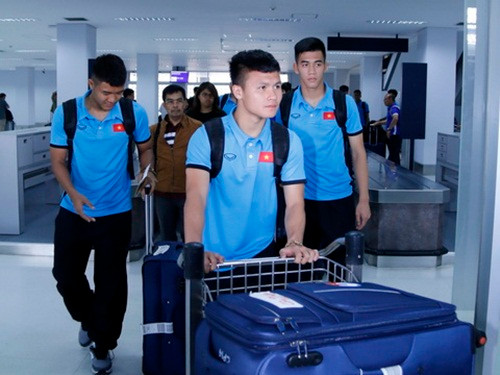 Trưa 5/11, đội tuyển Việt Nam đặt chân đến Lào để chuẩn bị cho trận ra quân gặp đội tuyển Lào trước trận mở màn AFF Cup 2018 ngày 8/11 tới. Ảnh: TTXVN.