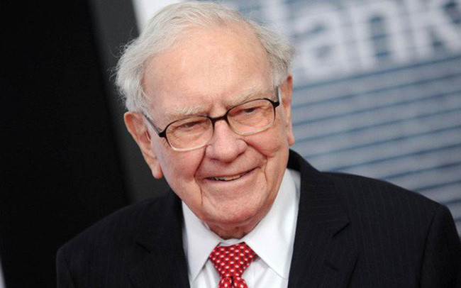 Warren Buffett (88,3 tỷ USD) là một trong những nhà đầu tư thành công nhất mọi thời đại. Ông điều hành Berkshire Hathaway, công ty sở hữu hơn 60 doanh nghiệp khác.