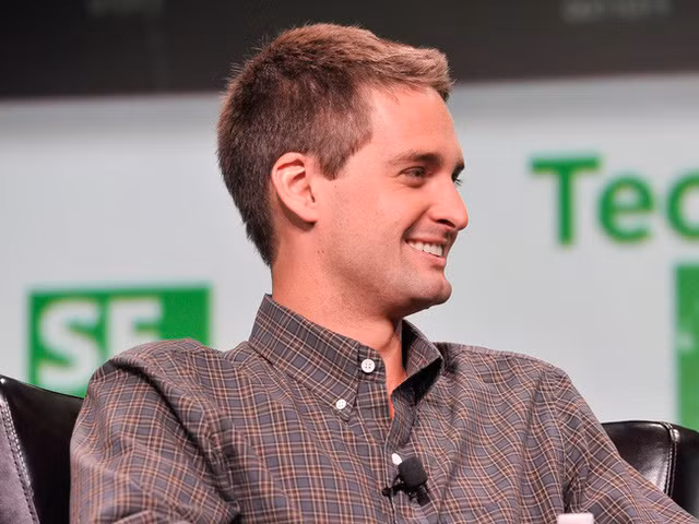 Nói về quyết định không bán công ty cho Facebook, Evan Spiegel, CEO của Snap Inc nói: "Không có nhiều người trên thế giới xây dựng được một doanh nghiệp như thế này. Tôi cho rằng đánh đổi nó để lấy chút lợi lộc trước mắt thì không phải là điều hay".