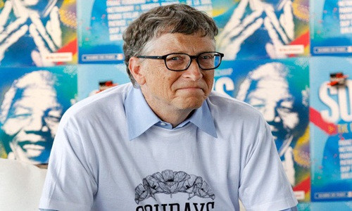 Trong khi đó, tỷ phú Bill Gates chia sẻ: "Tôi có thể hiểu ước muốn sở hữu hàng triệu USD, đi cùng với nó là một chút tự do. Tuy nhiên, một khi bạn có nhiều hơn thế, tôi phải nói với bạn rằng, mọi thứ không có gì khác biệt".