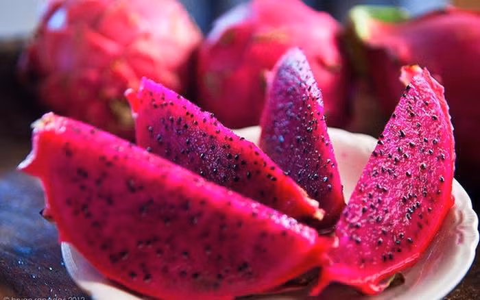 Thanh long ruột đỏ Đài Loan đắt nhưng hút khách bởi vị ngọt đậm đà (độ đường 16 – 18%). Ảnh: FB Khuc Ngoc Anh.