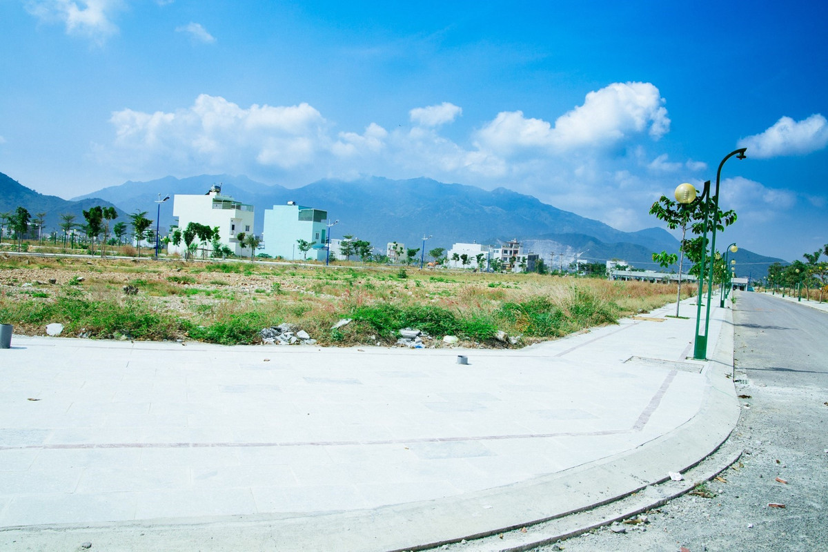 Ông Lê Huy Toàn bị khởi tố về tội danh Thiếu trách nhiệm gây hậu quả nghiêm trọng. Cán bộ này có liên quan đến sai phạm đất đai tại dự án khu đô thị Hoàng Long (do Công ty TNHH MTV Đầu tư xây dựng và địa chất UPGC làm chủ đầu tư). Ảnh: Khudothihoanglong.