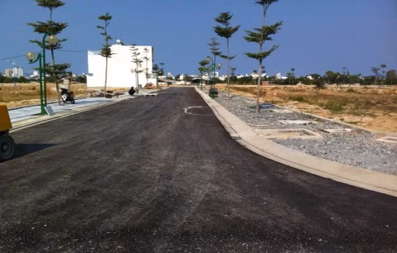 Thế nhưng, đến nay dự án vẫn chưa thực hiện xong việc giải tỏa, đền bù cho người dân. Ảnh: Datxanhnhatrang.