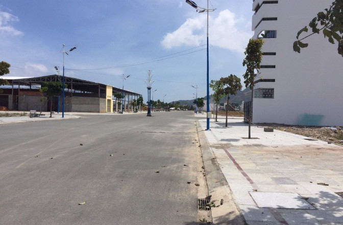 Theo điều tra của công an, khi bắt đầu triển khai dự án khu đô thị Hoàng Long, chỉ có 98 hộ đủ điều kiện được bồi thường hỗ trợ, cấp đất tái định cư nhưng đến năm 2014, con số này lên đến 282. Ảnh: Batdongsannhatrang.