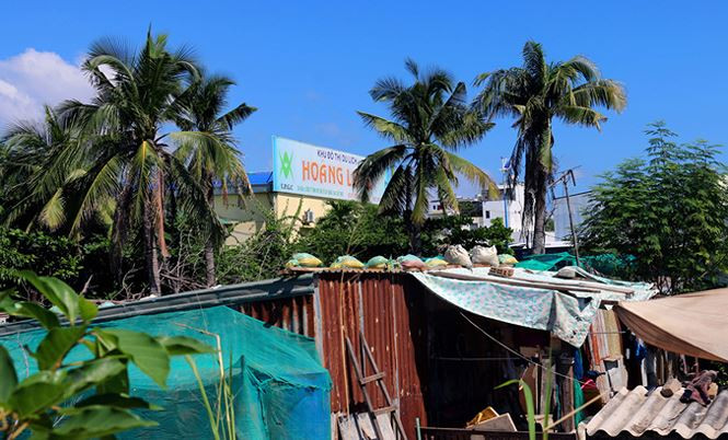 Bên cạnh đó, thông tin trên trên báo Tiền Phong cho thấy, hơn 300 hộ dân ở đây bức xúc vì trong quá trình thực hiện dự án UBND TP Nha Trang và phường Phước Long đã không minh bạch, dẫn đến nhiều sai phạm. Ảnh: Tiền Phong.