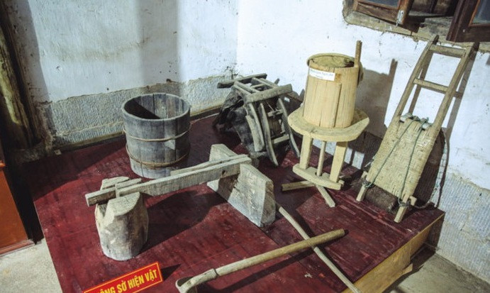 Hiện vật sinh hoạt hàng ngày thời xưa vẫn còn được lưu giữ. Ảnh: Tổ quốc.