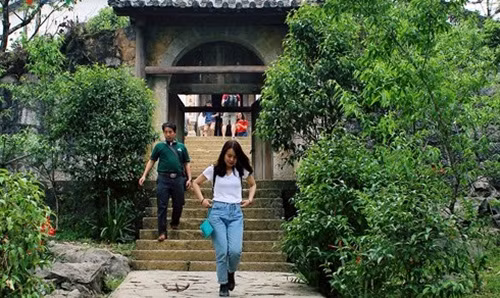 Toàn bộ dinh thự họ Vương có diện tích gần 3.000 m2, được khởi công vào năm 1919 và hoàn thành năm 1928. Tổng kinh phí xây dựng ước tính tới 15 vạn đồng bạc trắng Đông Dương. Ảnh: VOV.