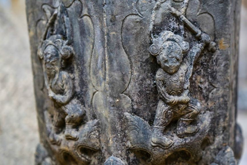 Thời điểm xây dựng Nhà Vương không có công cụ trợ giúp nên dinh thự được làm hoàn toàn thủ công. Các chi tiết bằng đá được chạm khắc cầu kỳ. Ảnh: Tiền phong.