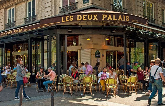 Thị trường bất động sản và nền kinh tế mở rộng hơn gần đây đã giúp tăng độ giàu có tại Pháp. Tài sản bình quân của mỗi người trưởng thành tại Pháp tăng 6,9% so với năm ngoái. Ảnh: Huffington Post