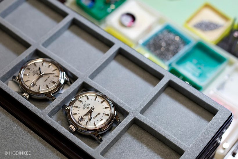 Mặt đồng hồ Grand Seiko GMT chế tác bằng thép không gỉ. Đồng hồ được trang bị máy 9S66 có chức năng múi giờ thứ 2 với thời gian trữ cót lên đến 72 giờ.