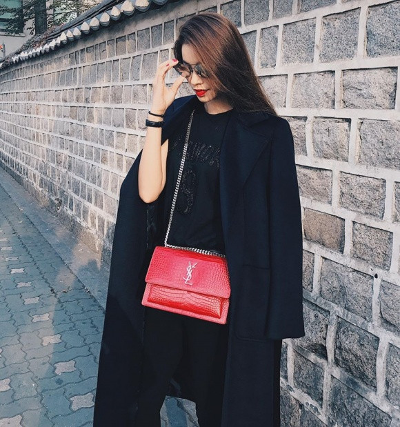 Tháng 10/2017, Phạm Hương cũng chia sẻ loạt ảnh của mình trong thời gian dự sự kiện thời trang Seoul Fashion Week 2017 từ ngày 17-21/10. Ảnh: Giadinhvietnam.