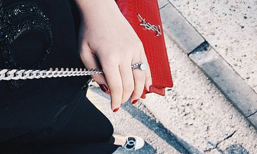 Nhìn chiếc nhẫn này, nhiều người đoán nó có giá không hề rẻ. Ảnh: Giadinhvietnam.