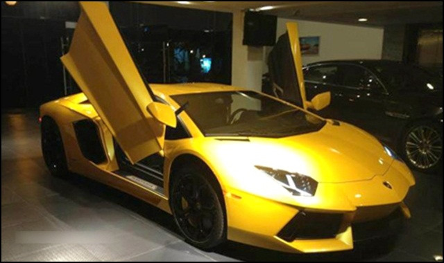 Nổi tiếng như một thiếu gia chịu chơi bậc nhất Pleiku, Cường Đô La khiến nhiều người nể bởi bộ sưu tập những dòng xe tiền tỷ. Ảnh: Dân Việt.