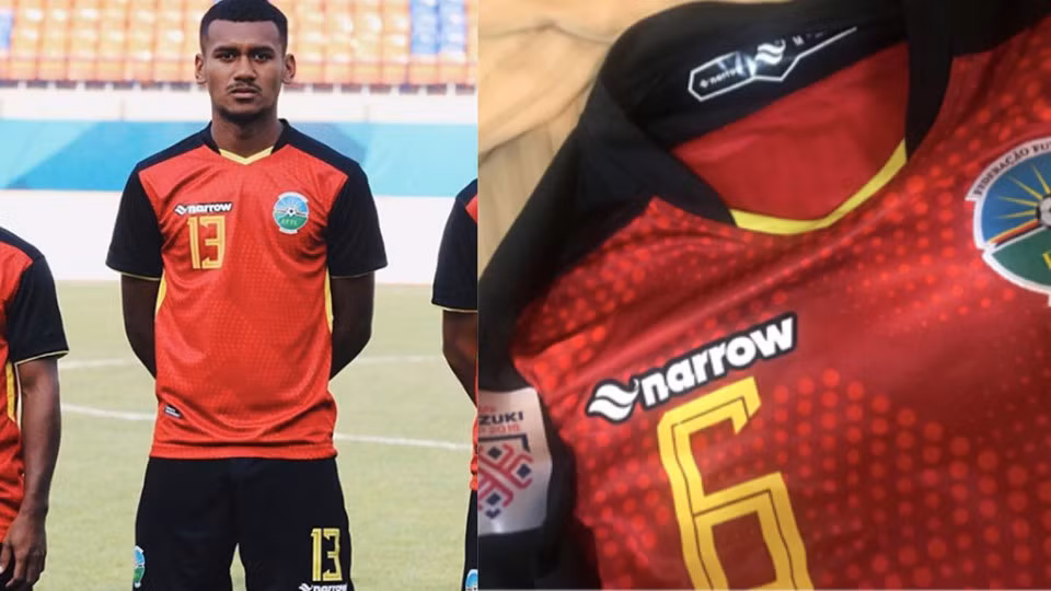 Cùng mức giá 20 USD với Campuchia, áo đấu của tuyển Đông Timor nằm trong nhóm giá rẻ nhất. Sau nhiều năm vắn bóng, Đông Timor trở lại giải trong trang phục có màu đỏ đen gợi nhớ đến trang phục của ĐT Bỉ những năm gần đây.