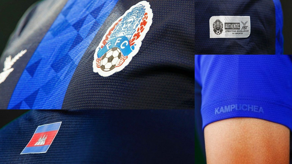 Dù giá thấp chỉ 20 USD nhưng áo đấu của đội tuyển Campuchia được đánh giá là ấn tượng nhất của giải đấu thứ 12 của AFF Suzuki Cup. Thiết kế được lấy cảm hứng từ quốc kỳ và sử dụng màu xanh làm màu cơ bản, màu đỏ trên viền cổ áo.