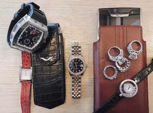 Người đẹp còn sở hữu đồng hồ Rolex, Richardmille…Ảnh: NLD.