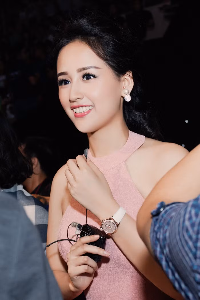 Còn đây là chiếc đồng hồ hiệu Patek Phillipe trị giá 1,4 tỷ đồng Mai Phương Thúy diện trong một sự kiện năm 2016. Ảnh: Zing.