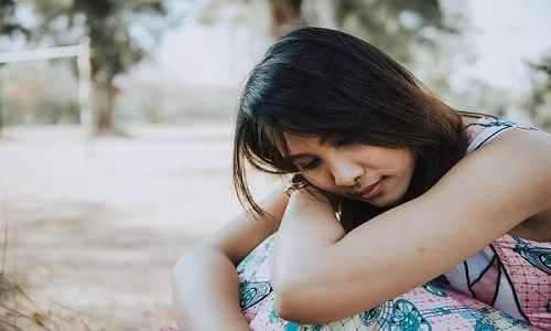 Bi mat kho tin sau viec chong lien tuc di tiec tung, cuoi xin