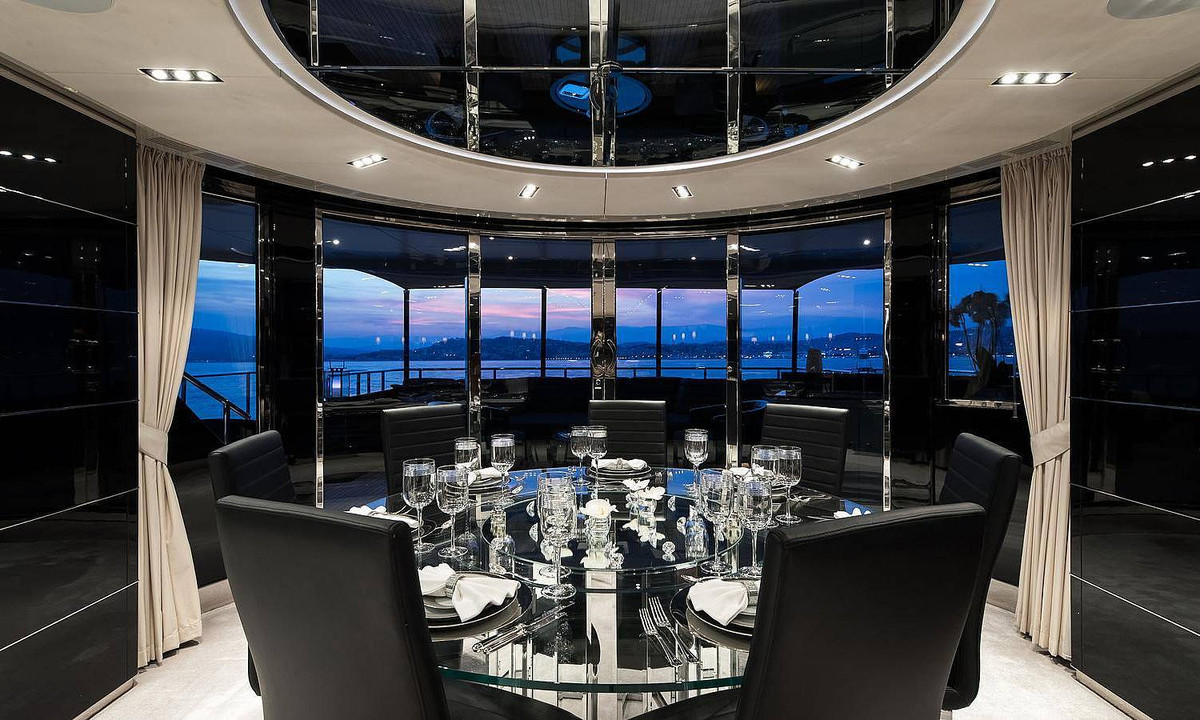 Những con tàu được thiết kế nội thất sang trọng như khách sạn.