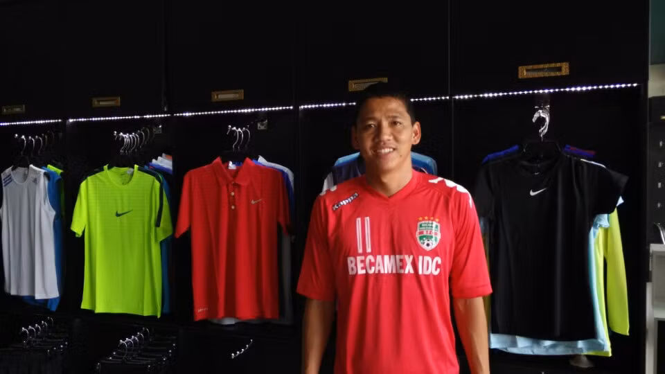 “Soi” nghe tay trai “hai ra tien” cua cac cau thu doi tuyen Viet Nam