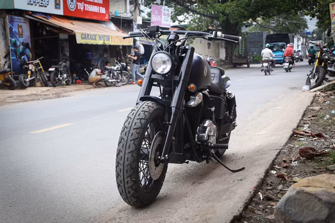 Honda Shadow 400 đời 1997 trang bị động cơ V-Twin 398 cc, 4 thì, OHC, làm mát bằng chất lỏng. Khối động cơ này cho công suất 33 mã lực tại 7.500 vòng/phút, mô-men xoắn 34 Mn tại 6.000 vòng/phút.