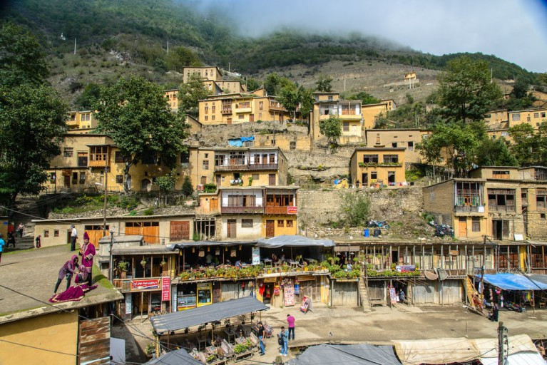 Cả ngôi làng được xây dựng trên một sườn dốc. Ảnh: Culture Trip.
