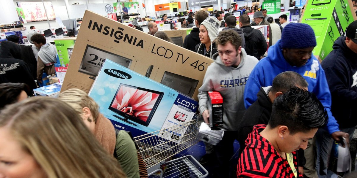 Ít ai biết, phần lớn mặt hàng giảm giá trong ngày Black Friday không phải là hoàn hảo. Chúng sẽ là hàng tồn kho từ các năm trước hoặc đã bị hỏng hóc một vài chỗ.