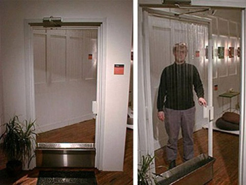 Cửa thác nước yà ý tưởng thiết kế nội thất dành cho những người có tình yêu thiên nhiên. Tuy nhiên, loại cửa này không có chức năng bảo vệ mà chỉ như một vật trang trí.