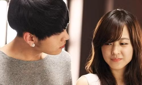 Cuon so bat mi bi mat phu phang trong dem tan hon