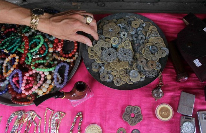 Nằm trên đường Tố Hữu (Hà Đông, Hà Nội) chợ đồ cũ Vạn Phúc họp vào các ngày 5,10,15,20,25,30 âm lịch hàng tháng. Ảnh: TTXVN.