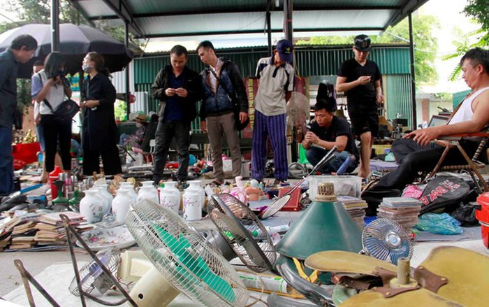 Rất nhiều mặt hàng độc đáo và khó tìm tại các khu chợ hiện đại ngày nay. Ảnh: TTXVN.