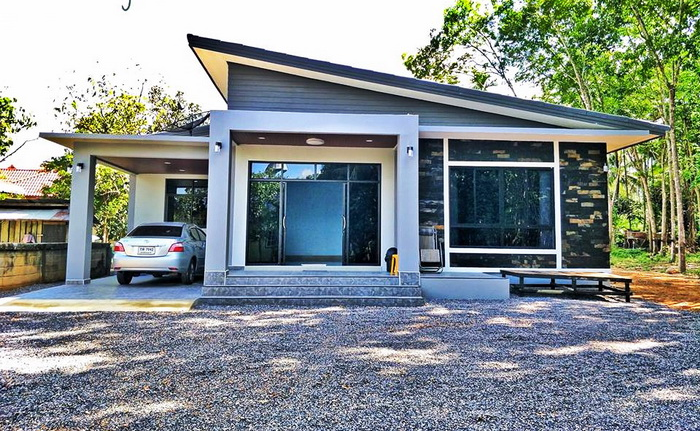 Nhà cấp 4 có gara để xe với chi phí khoảng 700 triệu đồng.