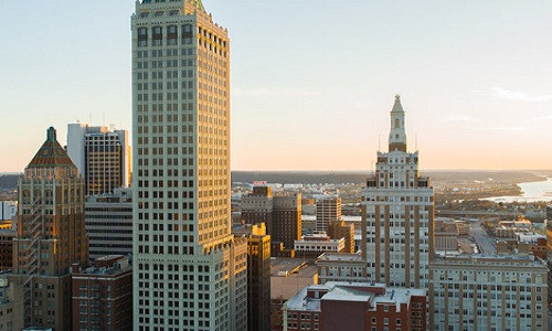 Để thu hút nhân lực công nghệ, sáng tạo, thành phố Tulsa đưa ra chương trình Tulsa Remote, trả 10.000 USD cho những người đủ điều kiện chấp nhận chuyển tới sống và làm việc từ xa tại thành phố này.