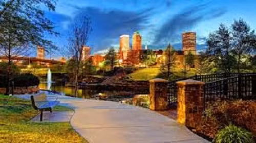 Những cư dân này cũng được hưởng nhiều đãi ngộ khác về nhà ở như được chọn sống trong một chung cư mới đủ nội thất với giá thuê ưu đãi và miễn phí điện nước gas trong 3 tháng đầu tiên.