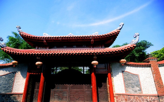 Tọa lạc tại xã Nghi Phú, TP Vinh (Nghệ An), ngôi nhà của ông Lê Đình Cường được ví như một "biệt phủ" của Việt Nam. Ảnh: Zing.