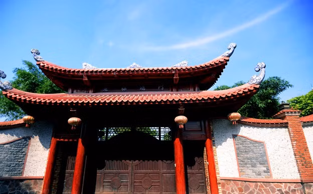 Tọa lạc tại xã Nghi Phú, TP Vinh (Nghệ An), ngôi nhà của ông Lê Đình Cường được ví như một "biệt phủ" của Việt Nam. Ảnh: Zing.