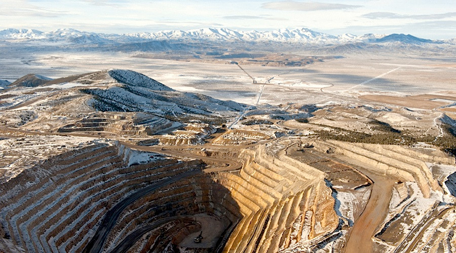 Vị trí thứ 6 thuộc về Peru với 150 tấn. Peru thu được lợi nhuận khá lớn từ việc khai thác vàng. Tuy nhiên, quốc gia này cũng phải đối mặt với nạn khai thác vàng bất hợp pháp.