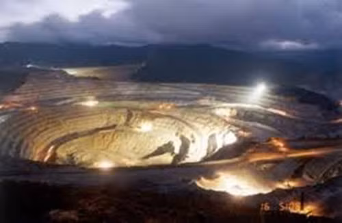 Với 90 tấn vàng, Uzbekistan đứng ở vị trí thứ 10 trong danh sách. Ngoài vàng, đất nước này còn giàu khoáng sản khác như bạc, molypden, uranium, đồng. Nguồn ảnh: Business Insider.