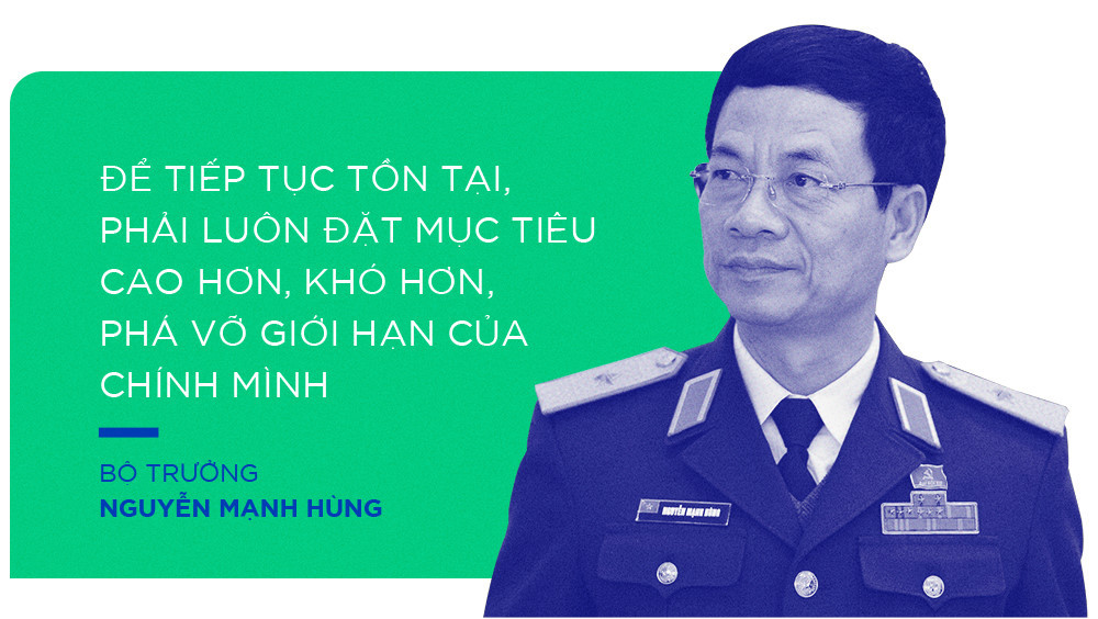 Phát biểu về cách mạng công nghiệp 4.0 tại Đại học Công nghiệp Hà Nội ngày (26/2/2018), Thiếu tướng Nguyễn Mạnh Hùng nhấn mạnh: "Chúng ta luôn phải cố gắng để thành công. Để tiếp tục tồn tại, phải luôn đặt ra mục tiêu cao hơn, khó hơn, phá vỡ giới hạn của chính mình". Ảnh: Zing.