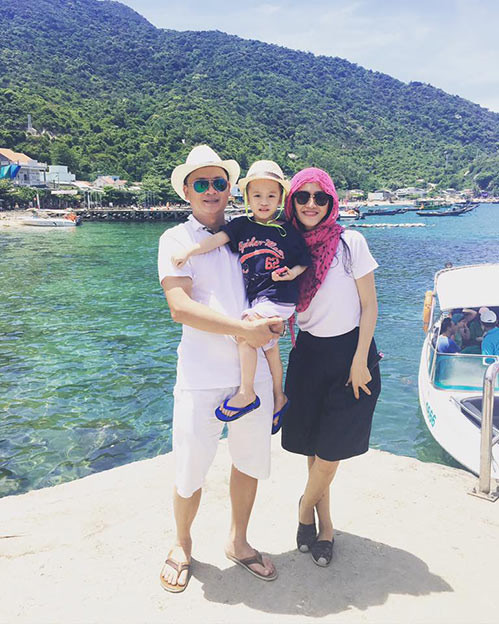 Chồng Phan Thị Lý không chỉ là một doanh nhân thành đạt mà anh còn rất biết cách chăm sóc vợ con. Ảnh: Khoevadep.