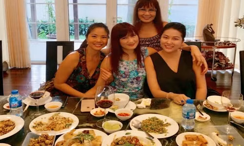 Hien Mai moi Ho Le Thu va Phi Thanh Van den tham biet thu trieu do