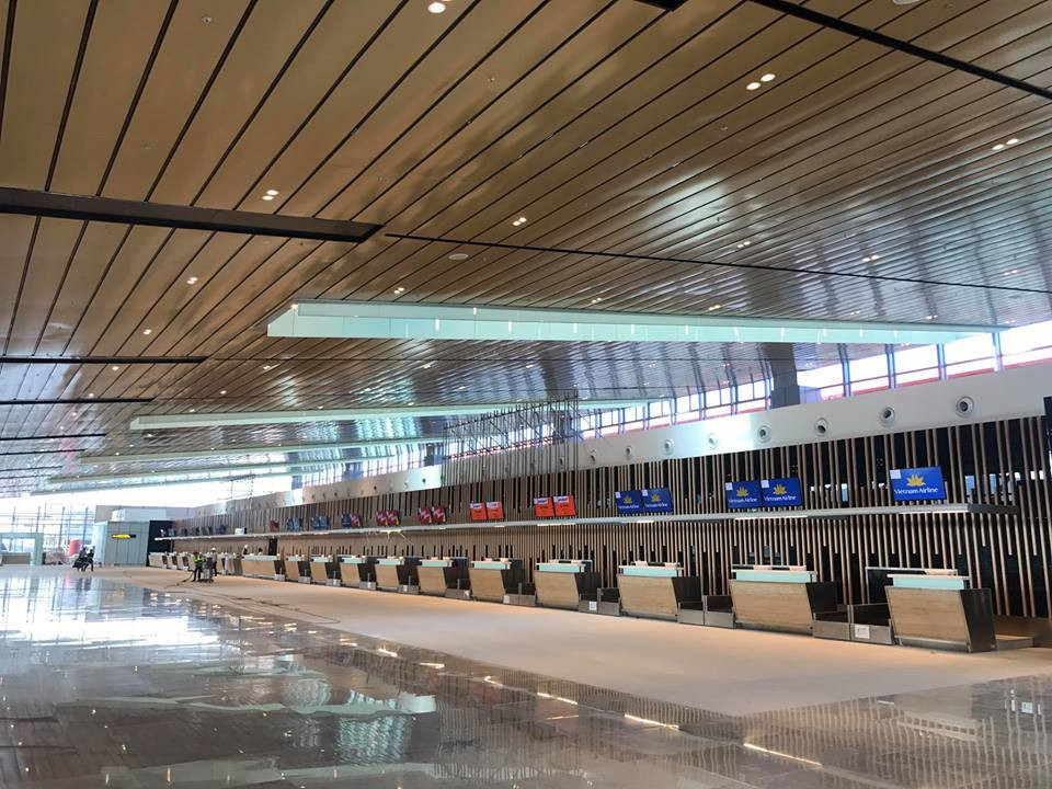 Dự kiến, khi chính thức đi vào khai thác, sân bay quốc tế Vân Đồn sẽ có 9 tuyến bay với khả năng đón tiếp khoảng 7.000 lượt khách mỗi ngày. Ảnh: Quảngninhskyline.